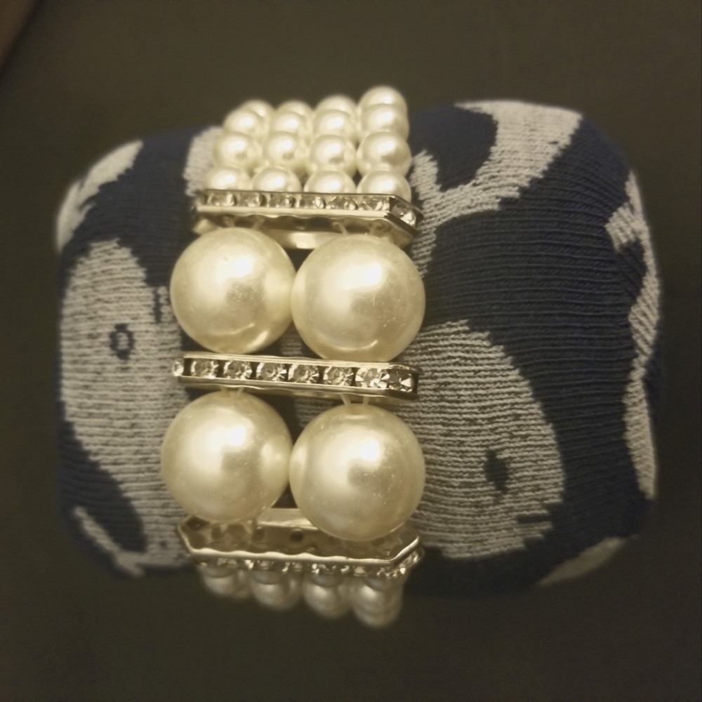 NWT Paparazzi White Pearl AMD Rhinestone Stretch Bracelet